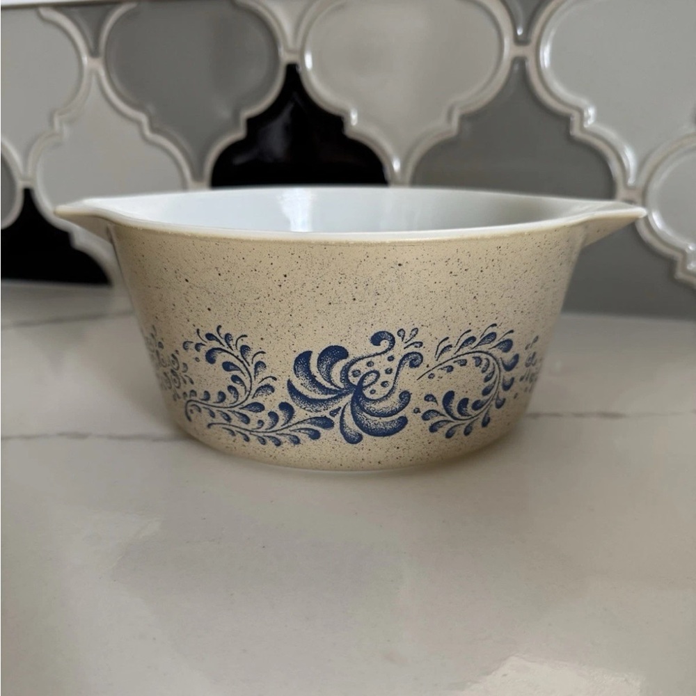 Vintage Pyrex “Homestead” Casserole Dish 474-B (1.5 Qt)  1970s